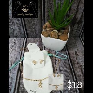 Necklace and earrings set